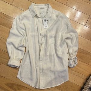 Abercrombie & Fitch oversized white button down. Size Medium. BNWT